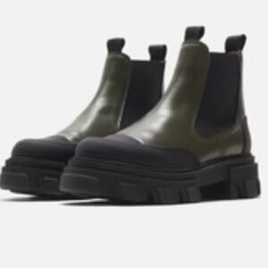 NEW $475 Gianni Low Chelsea Boot in Olive Leather Black Lug Sole FITS 37 / 7